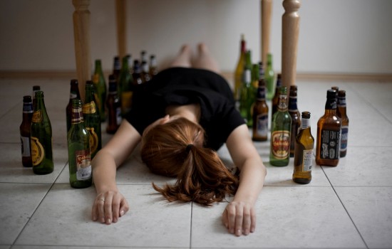Почему женский алкоголизм не лечится